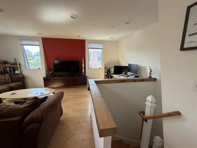 29 Warren St Unit 4