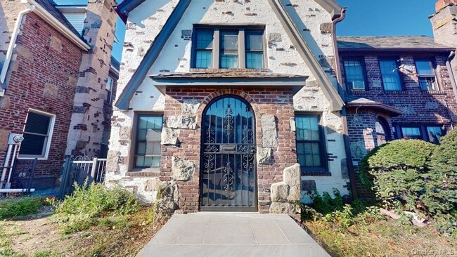 Building Photo - 88-37 62nd Dr