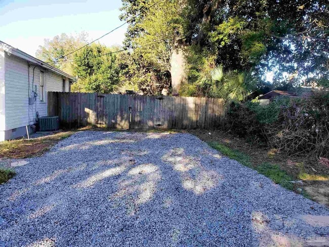 Photo - 1215 N C St