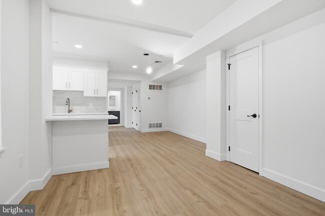 Building Photo - 100 W Front St Unit 1B