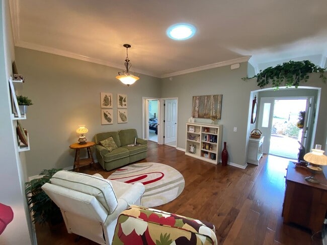 Photo - 1135 Barker Way