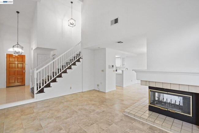 Photo - 493 S Clovercrest Ln