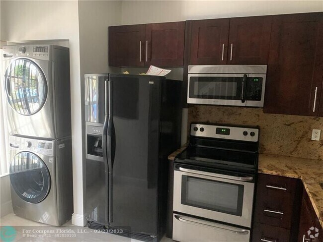 Building Photo - 12017 SW 2nd St Rental