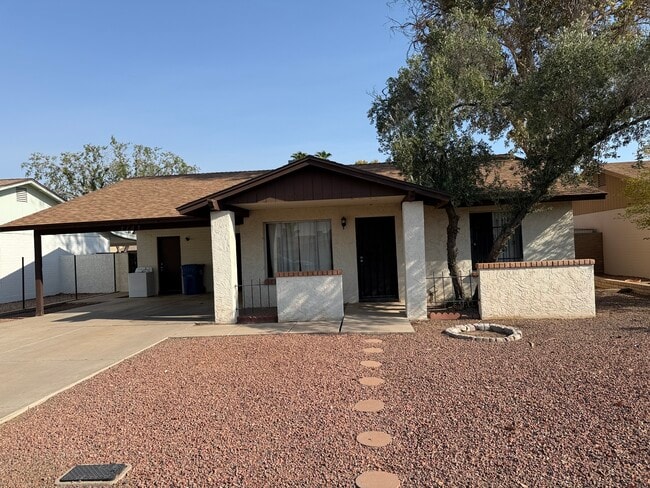 Photo - 2105 E Colgate Dr House