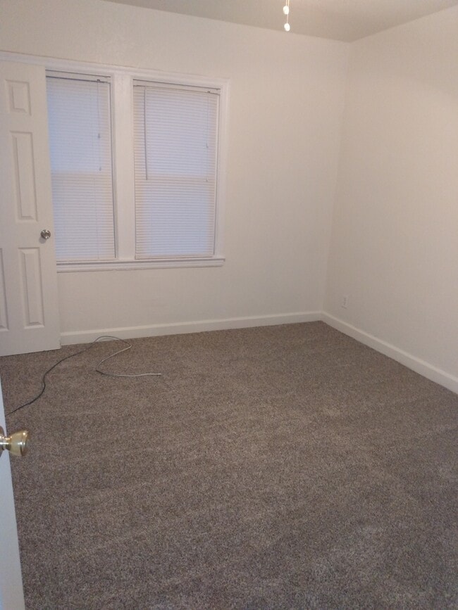 Foto principal - 2216 E 72nd St