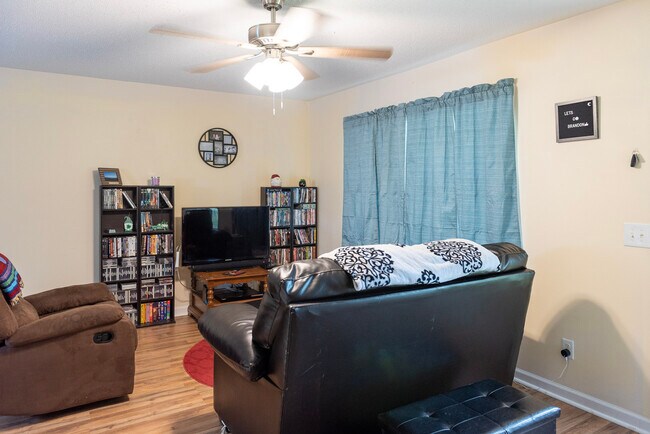 105 Peach Dr