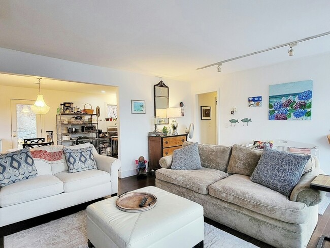 Photo - 4 Candlewood Knolls Rd