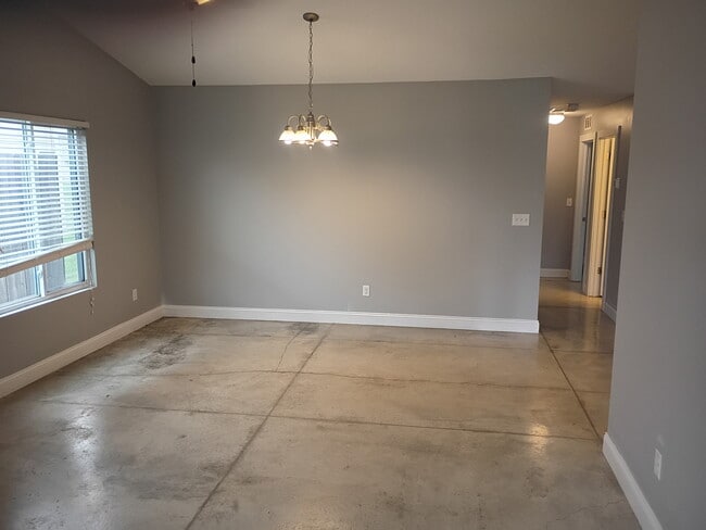 Photo - 435 Meadowlark Dr