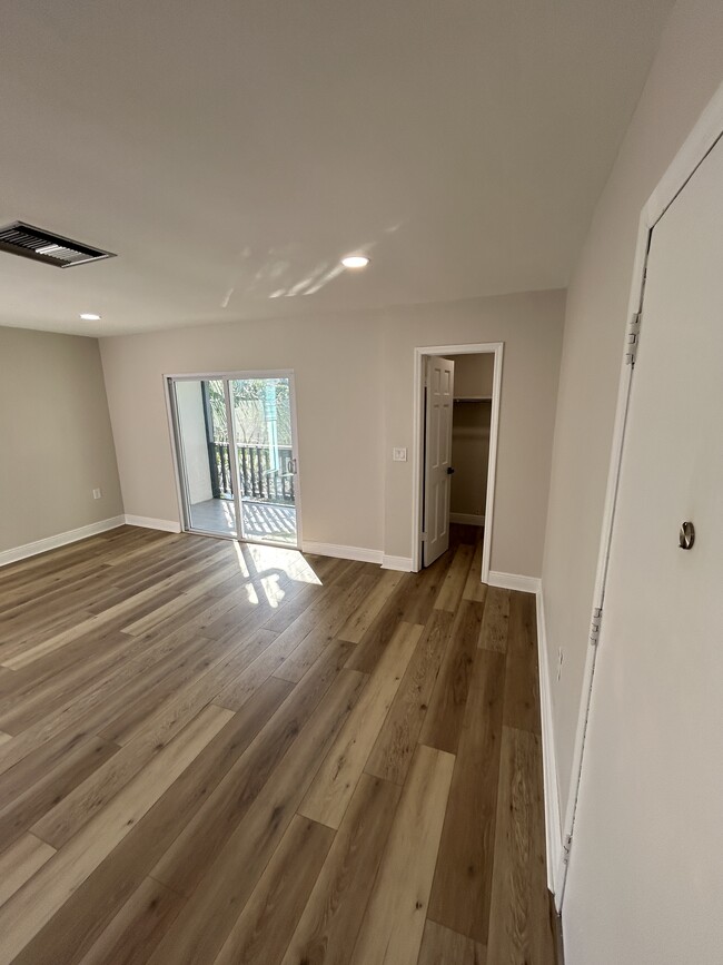 Building Photo - 3848 N Lake Dr Unit 138