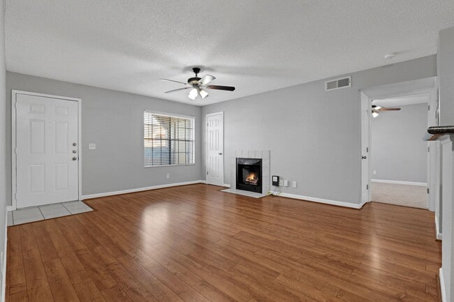 Photo - 1/1 Condo in Gated Lakefront Community ~ Laminate Flooring and Brand-New SS Appliances!! Unit 206