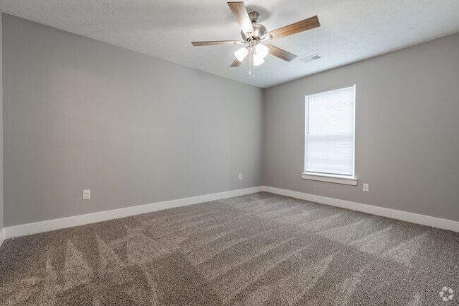2BR, 2BA - 1090SF - Primary Bedroom