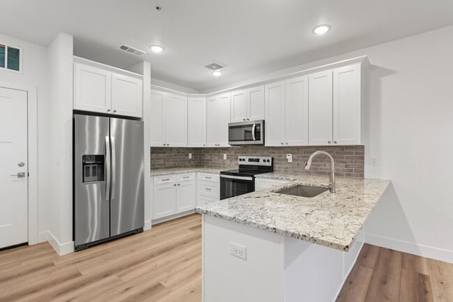 Photo - 2947 W 20th St