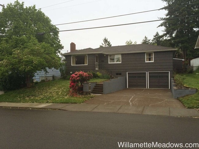 Photo - Amazing 4 Bedrooms, 2 Bathrooms, House in ...