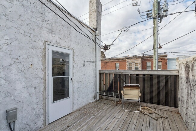 Private outdoor space - 2537 E Ann St