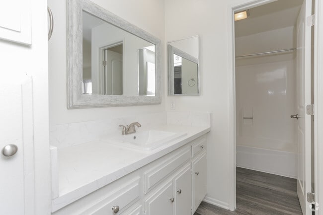 1HAB, 1BA - 750 ft² - Westmont Apartment Homes