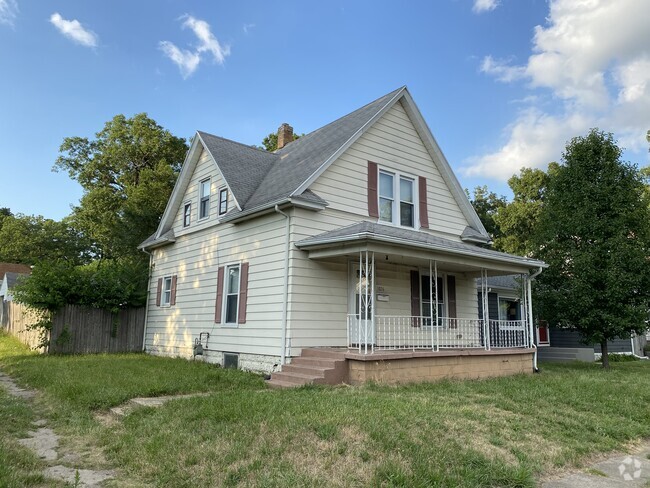 Building Photo - 1026 W Grove St Rental