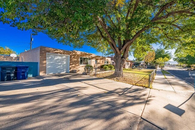 Photo - 1321 Delamar Ave NW