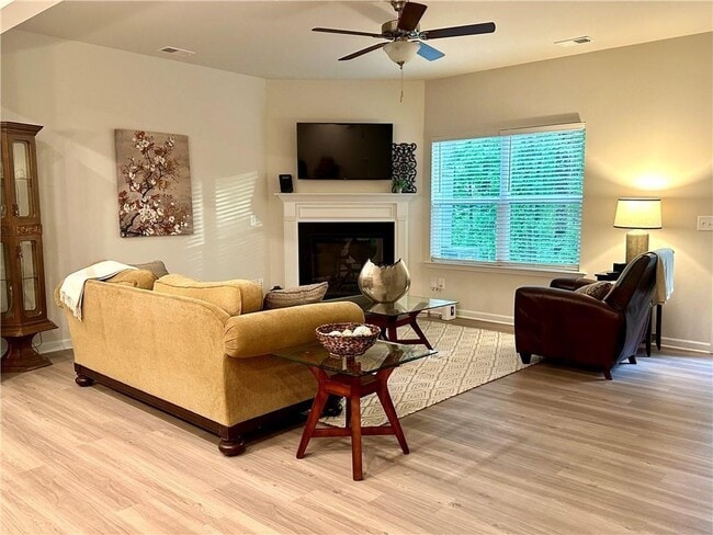 Photo - 207 Witter Wy