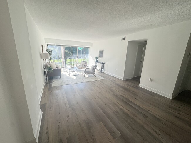 Photo - 1300 Army Navy Dr Unidad 124