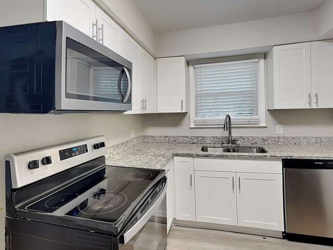 Photo - 415 Plainville Dr SW