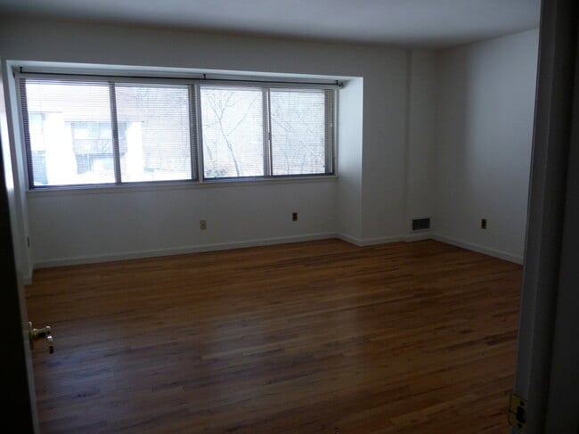 Photo - 160 Mead Ave