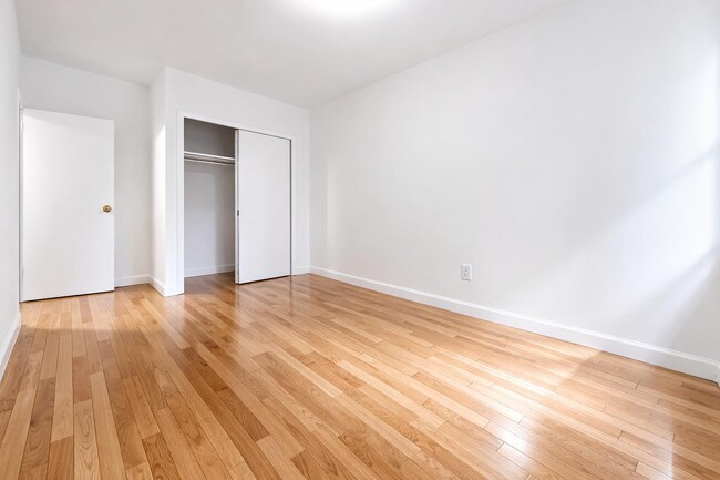 Photo - 401 E 68th St Unidad 5E