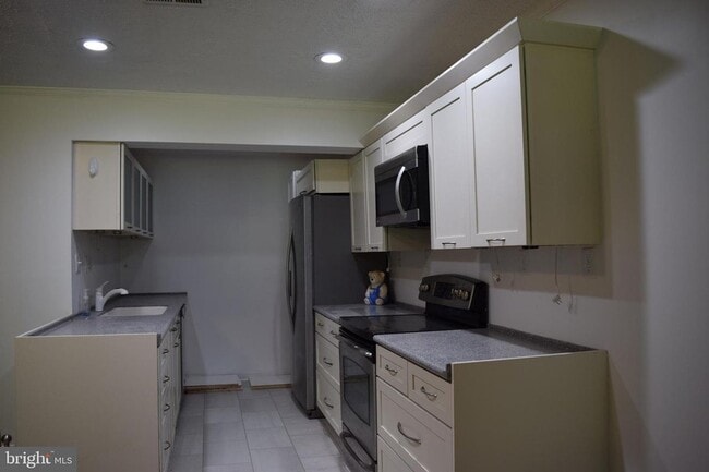 Photo - 7023 Kelly Rd