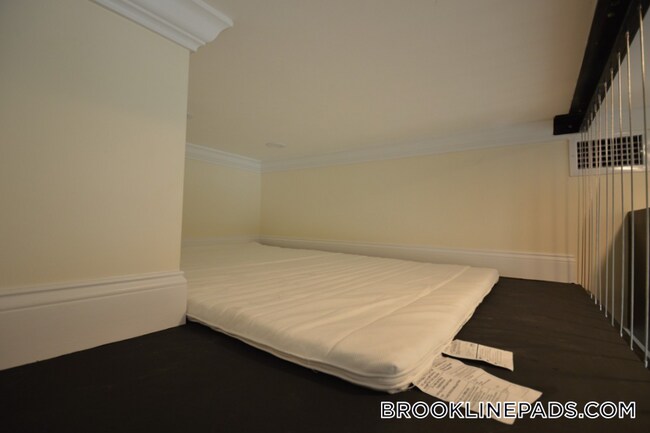 Photo - 1689 Beacon St Unit 8