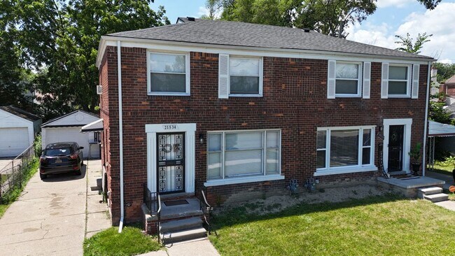 Photo - 21534 Moross Rd