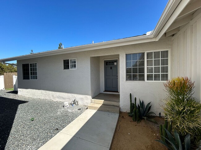 Building Photo - 7BD/3BA!! Back gate exits onto Montezuma, ... Rental