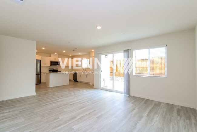 Photo - 1048 Silver Feather Wy