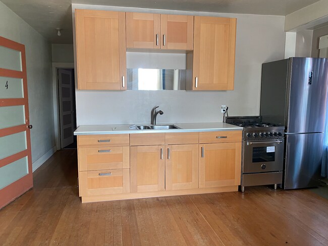 1120 Finnegan Way Unit 4