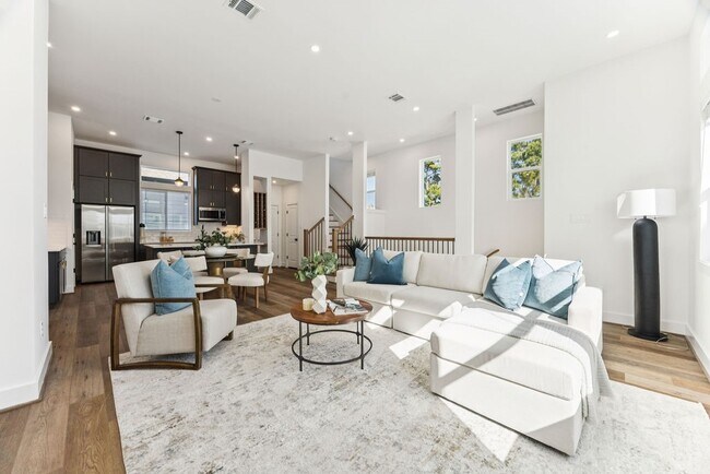 Photo - 2125 Hoskins Dr