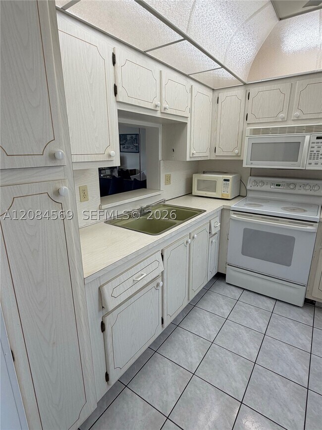 Photo - 319 NE 14th Ave Unit 505