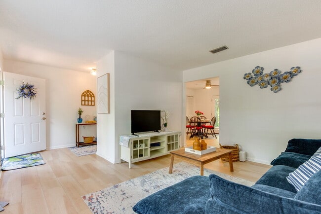Photo - The Munson Retreat, Furnished 3 bed 2 bath near Munson Park