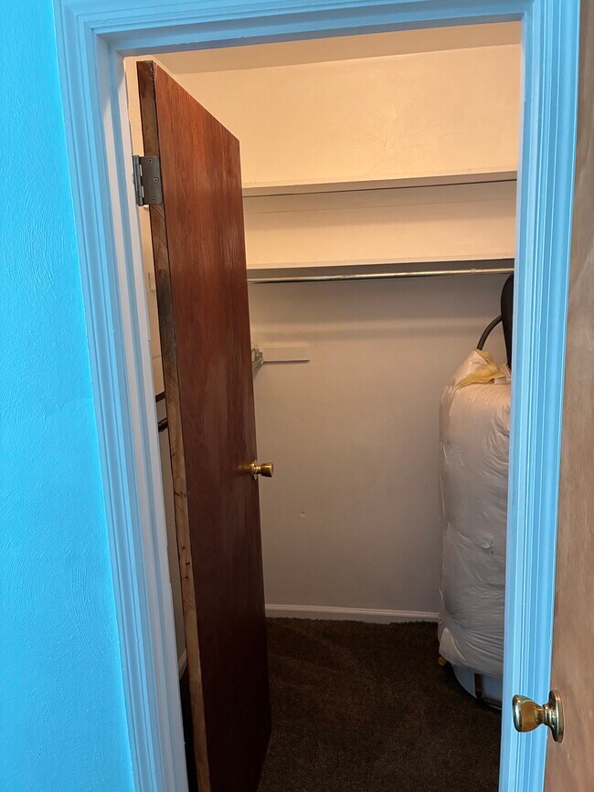 WALK-IN CLOSET BED RM 1