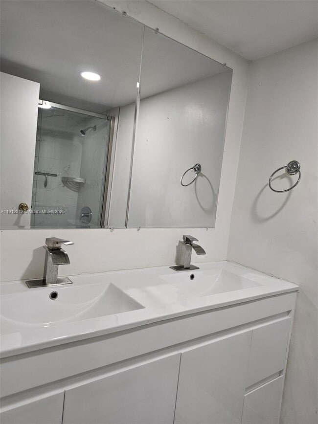 Photo - 2000 Atlantic Shores Blvd Unit 104