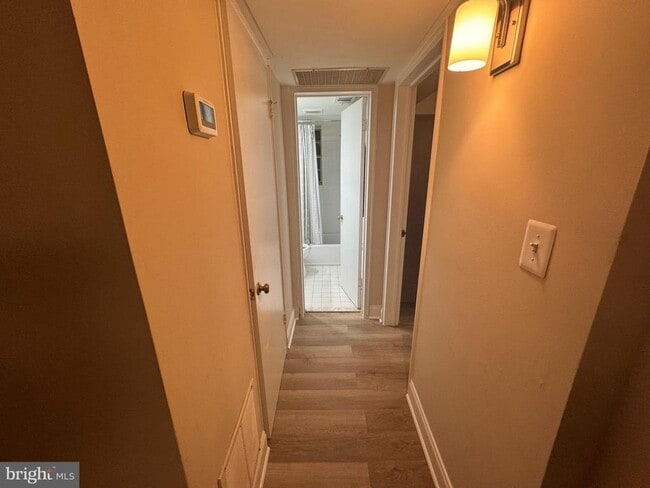 Photo - 2107 N Scott St Unidad 67