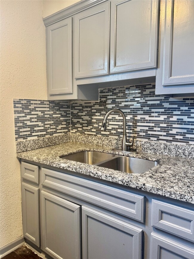 Photo - 1005 Spooner St Unit 7