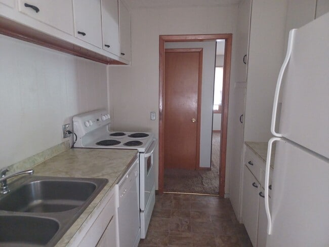 Photo - Spacious 3 bedroom / 1 bath home on South side