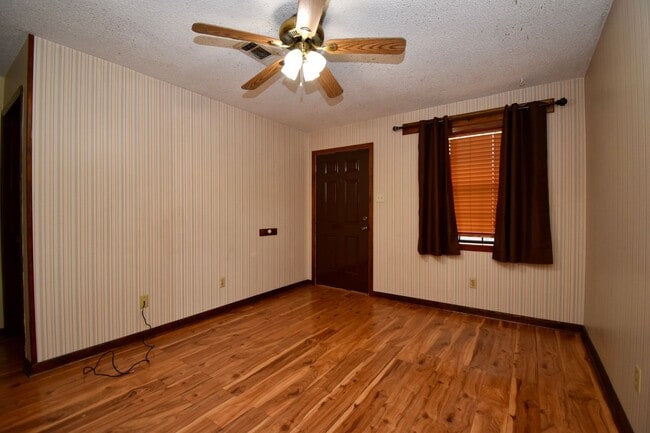 Photo - 930 Sybil Dr