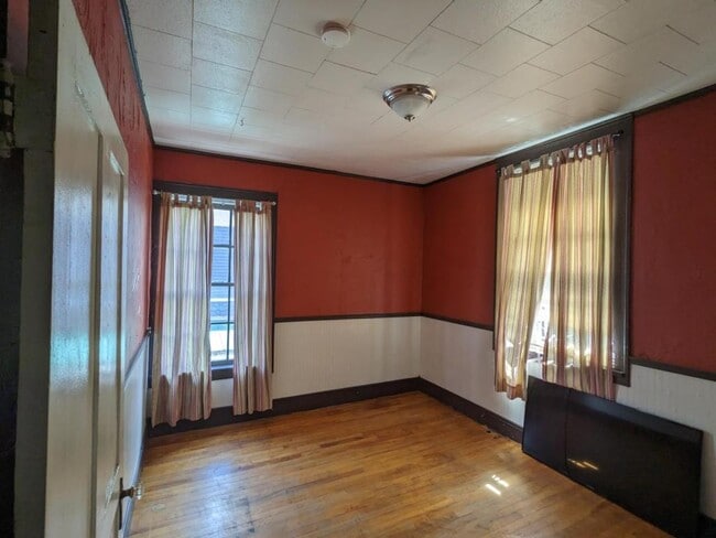 Building Photo - 37 St Paul St Rental