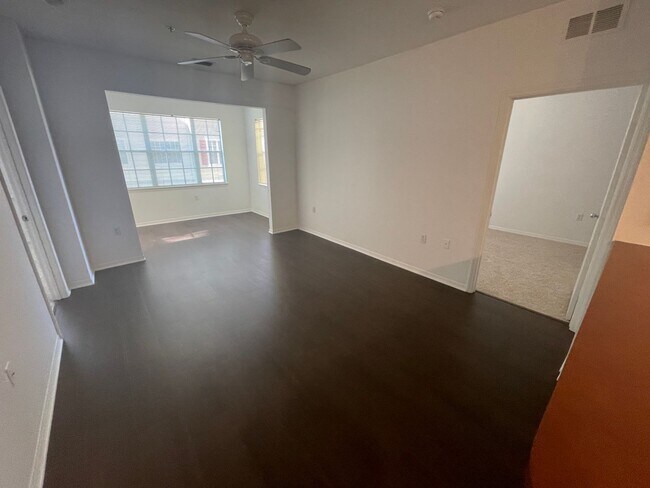 8102 Lillies Way Unidad 204