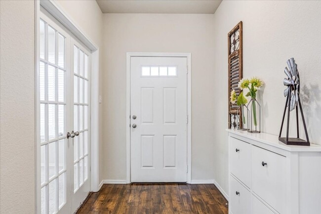 Photo - 4/2.5 in Midway ISD