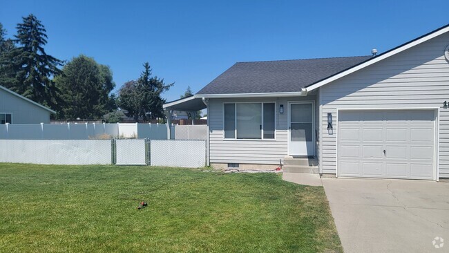 Building Photo - Nice 3 bedroom Duplex in the Valley Rental