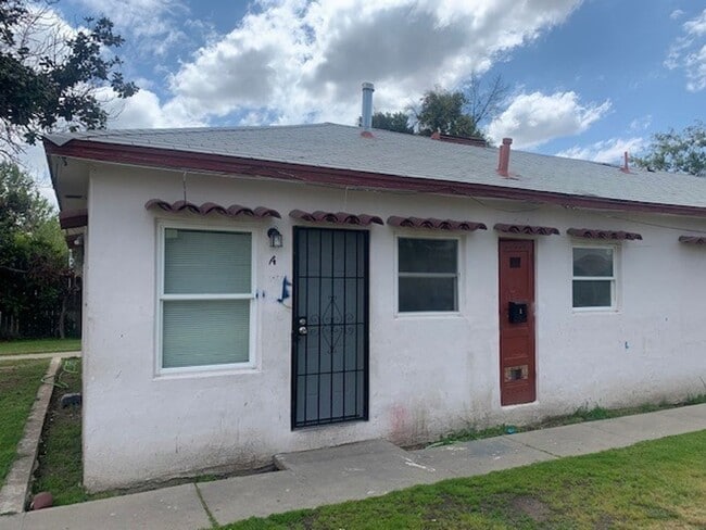 Building Photo - 213 Oildale Dr Unit A