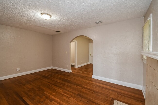 Photo - 6514 N Pearl St