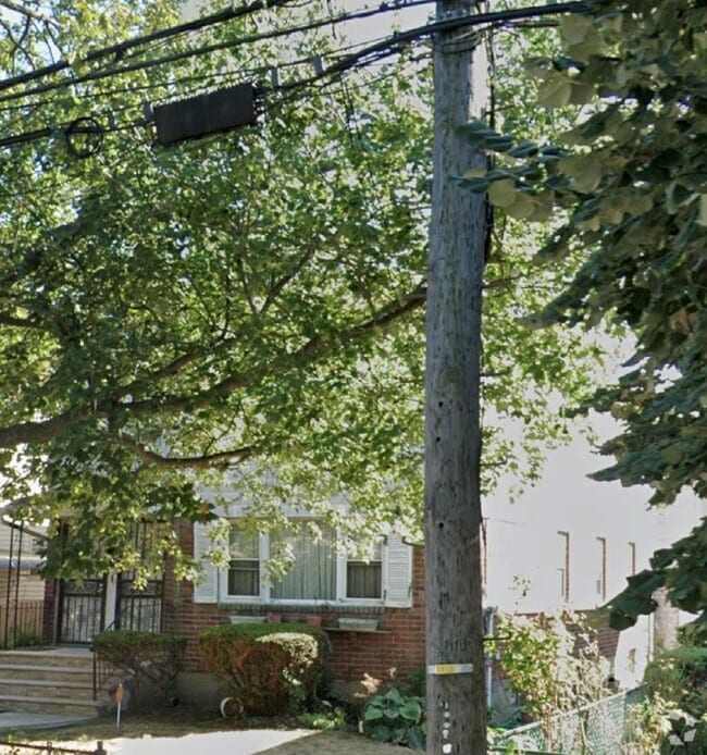Building Photo - 182-12 145th Rd Rental
