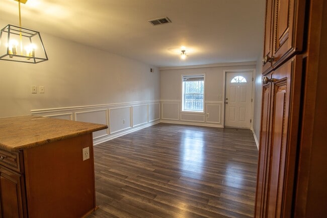 Photo - 171 Clifford St Unit 1