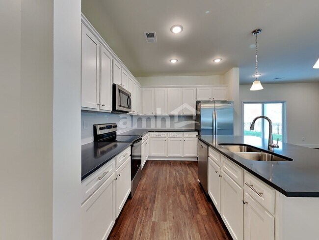 Photo - 248 Willow Ln